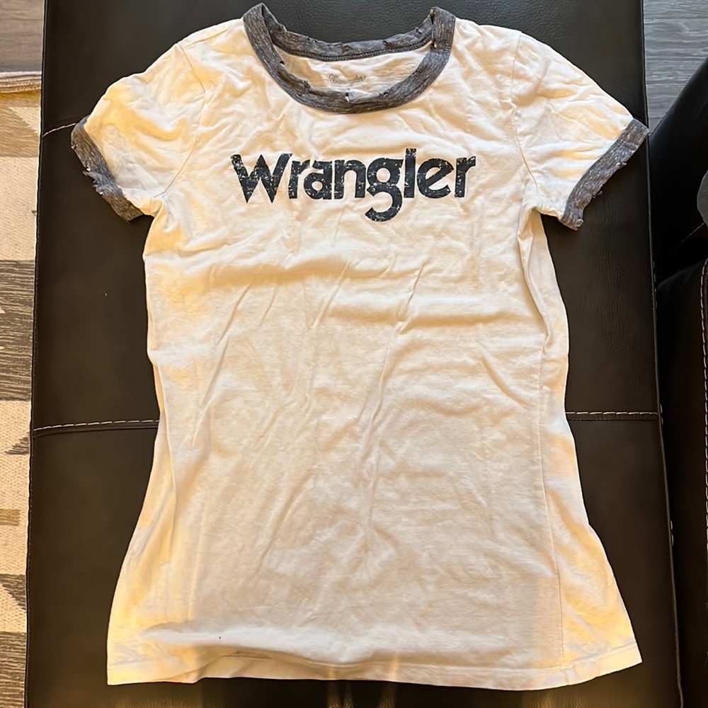 Wrangler size small tshirt